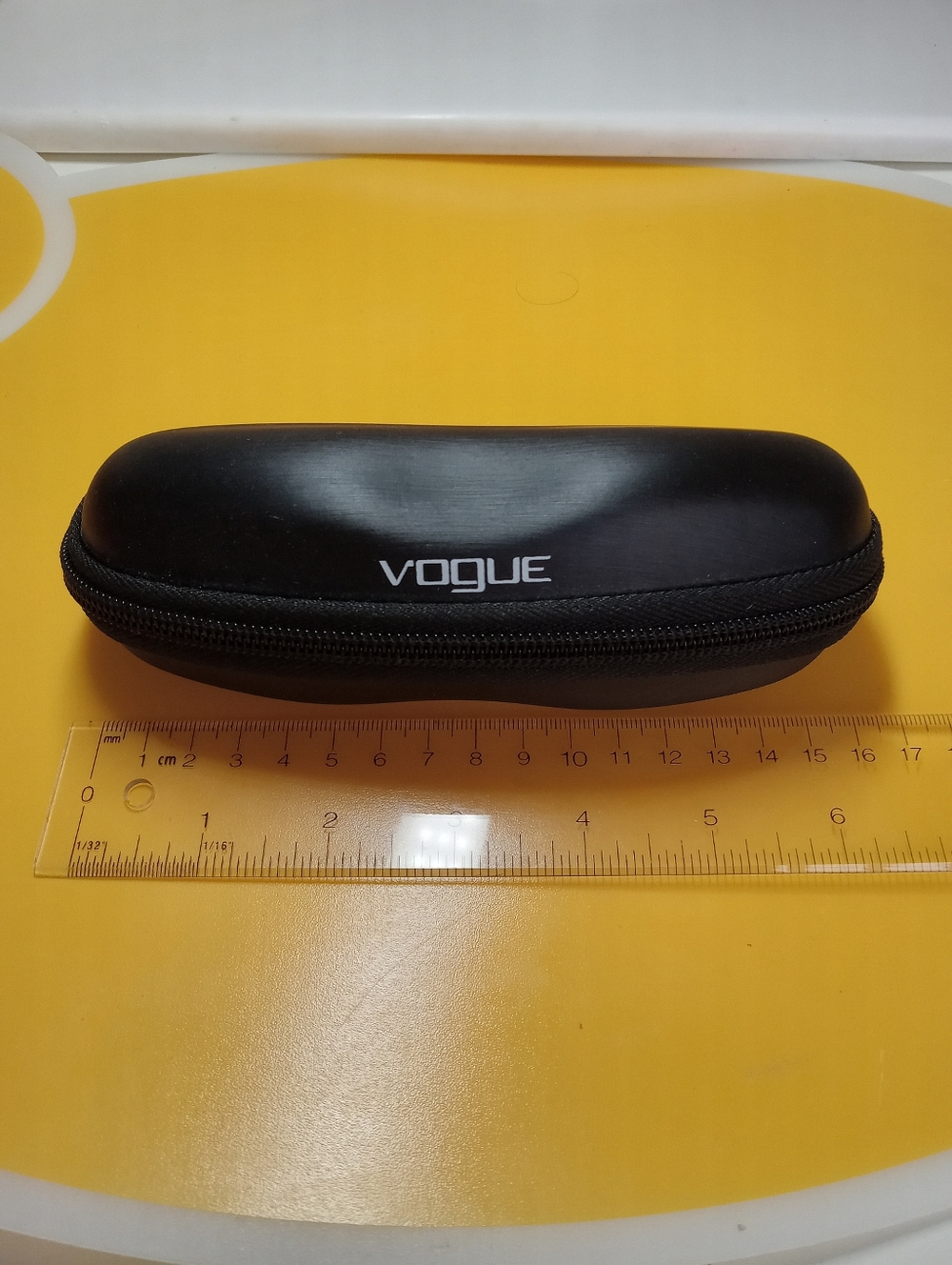 Vogue Black Hard Zipper Eyewear Case